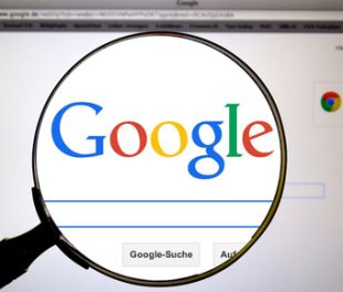 Googleの検索窓とロゴ